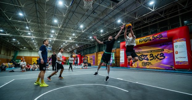 Znamy już komplet finalistów Otwartych Mistrzostw Warszawy w koszykówce 3×3, organizowanych przez AZS Warszawa. Po eliminacjach rozgrywanych na „wschodzie” tym razem poznaliśmy finalistów z „zachodu”. Turniej finałowy będzie jedną z atrakcji przy okazji mistrzostw świata w koszykówce 3x3, które na początku czerwca przyszłego roku zostaną rozegrane pod warszawskim Pałacem Kultury i Nauki.